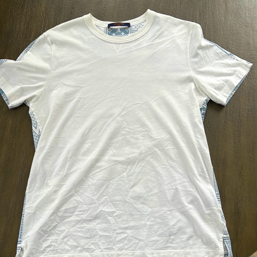 Men’s Medium Luis Vuitton Playing Card tshirt.